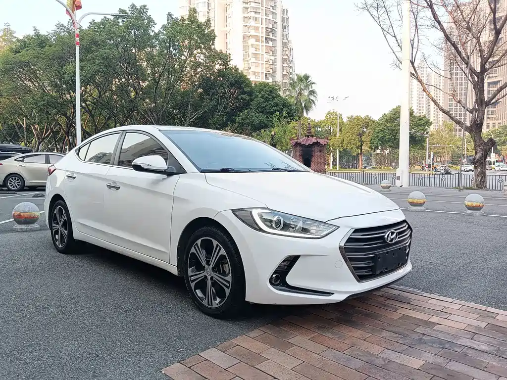 Hyundai Elantra — миниатюра 3