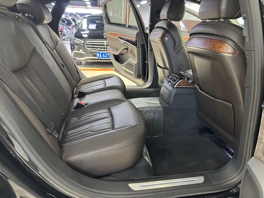 Audi A8 — миниатюра 12