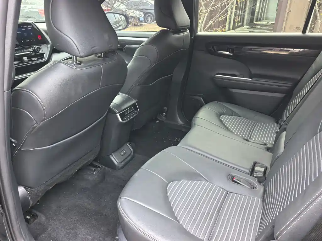 Toyota Crown Kluger — миниатюра 8