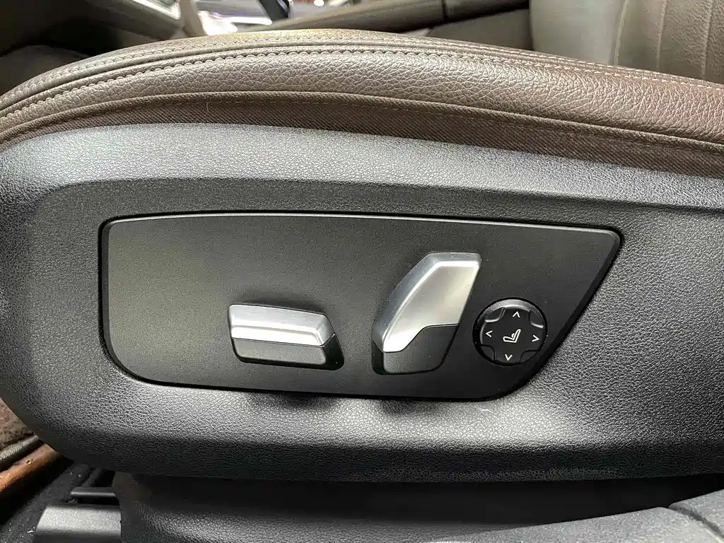 BMW 7 Series — миниатюра 20
