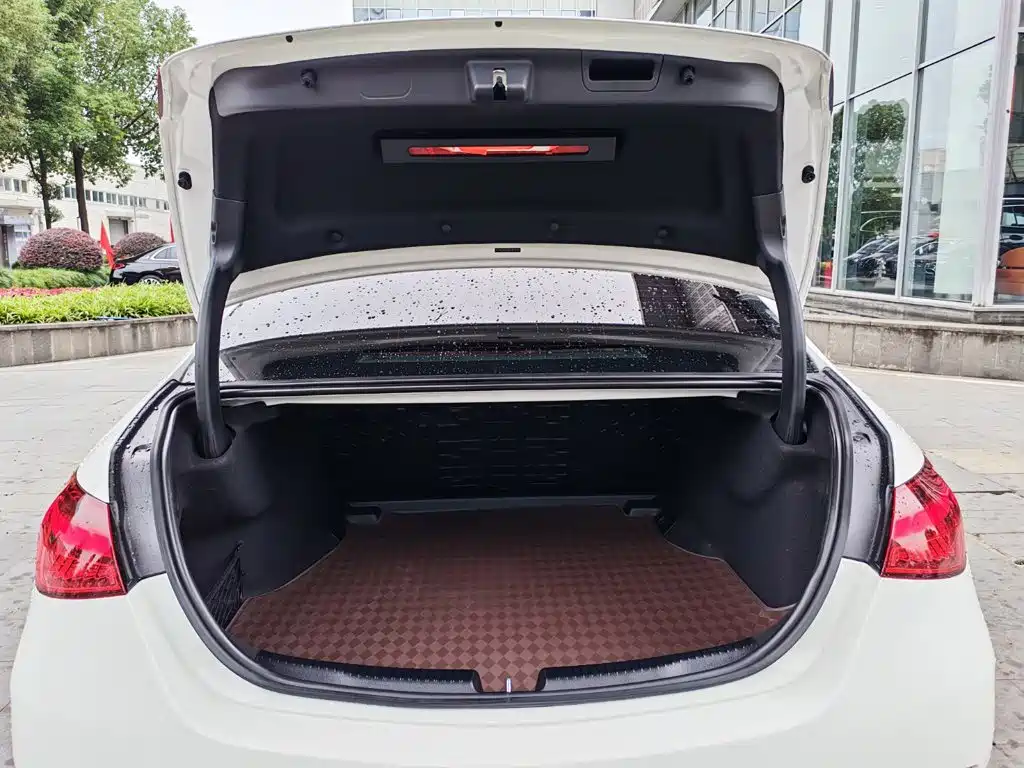 Mercedes-Benz C-Class — миниатюра 20