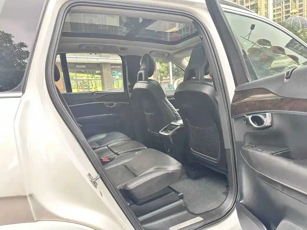 Volvo XC90 — миниатюра 11