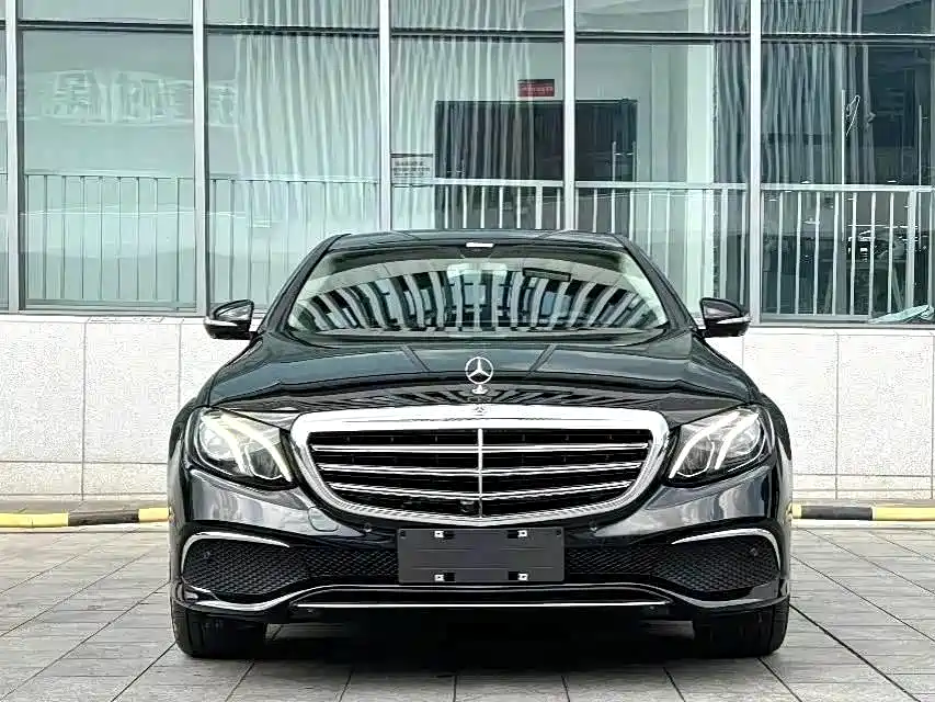 Mercedes-Benz E-Class — миниатюра 2