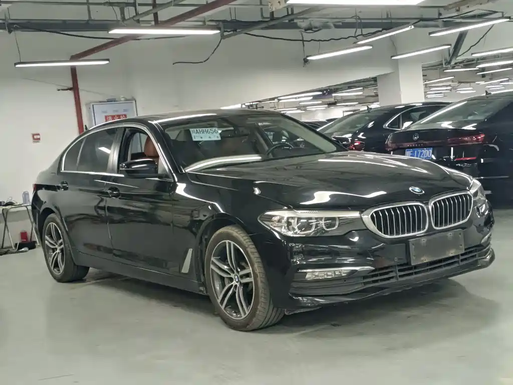 BMW 5 Series — миниатюра 3