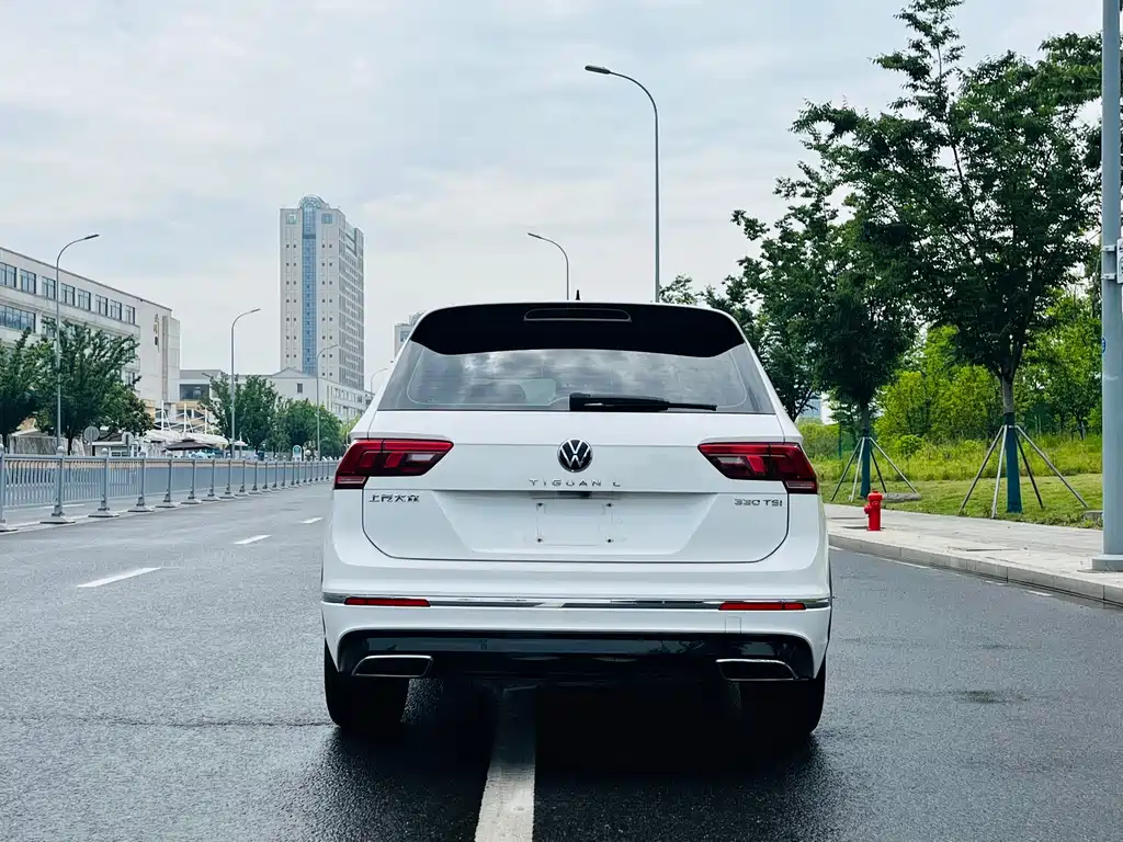 Volkswagen Tiguan L L 2021 330TSI AT R-Line