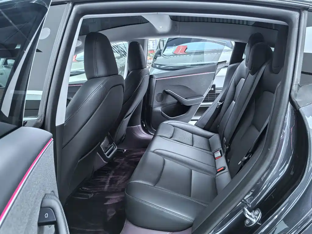 Tesla Model 3 — миниатюра 10