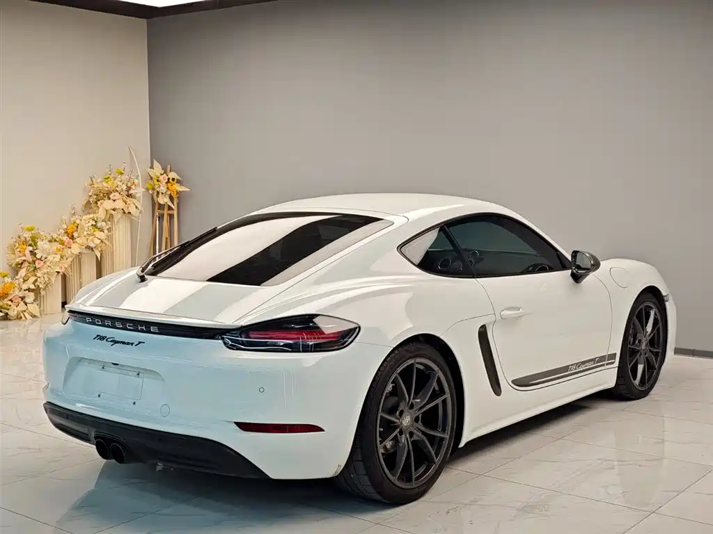 PORSCHE 718