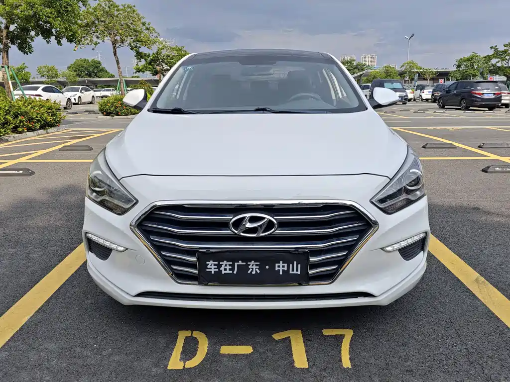 Hyundai Mistra 2017 1.6T AT GLS V