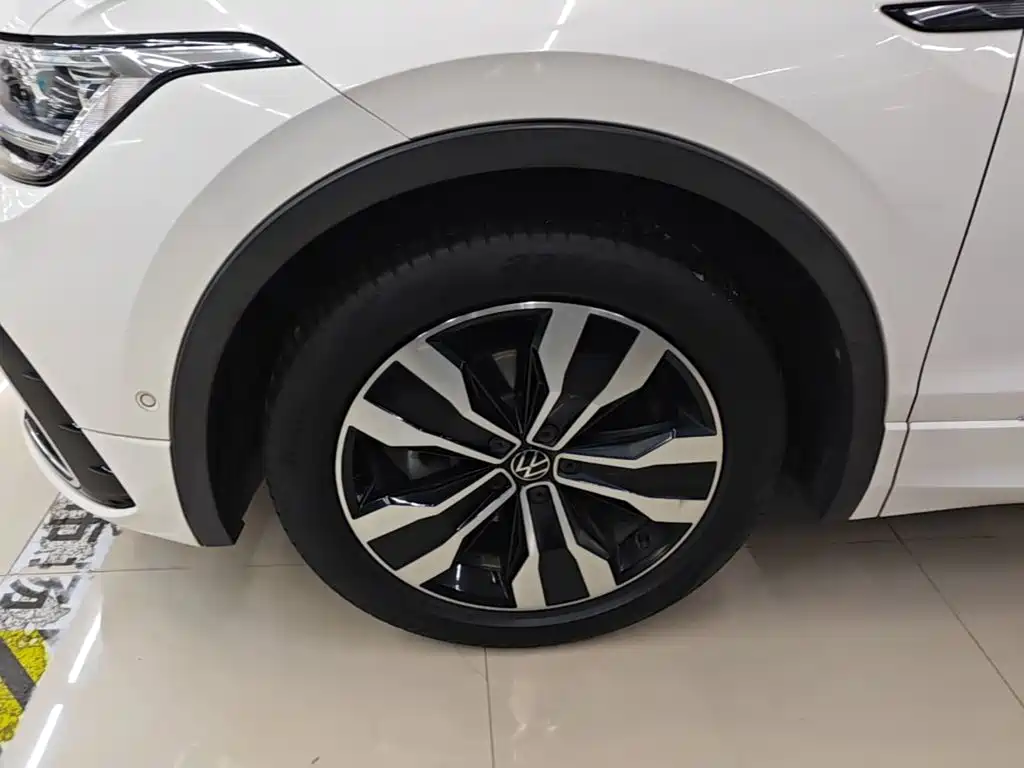 Volkswagen Tiguan L — миниатюра 23
