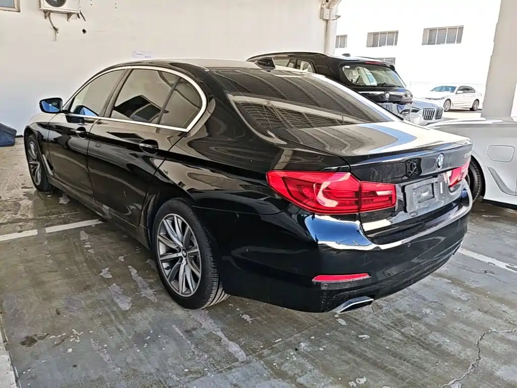 BMW 5 Series — миниатюра 5
