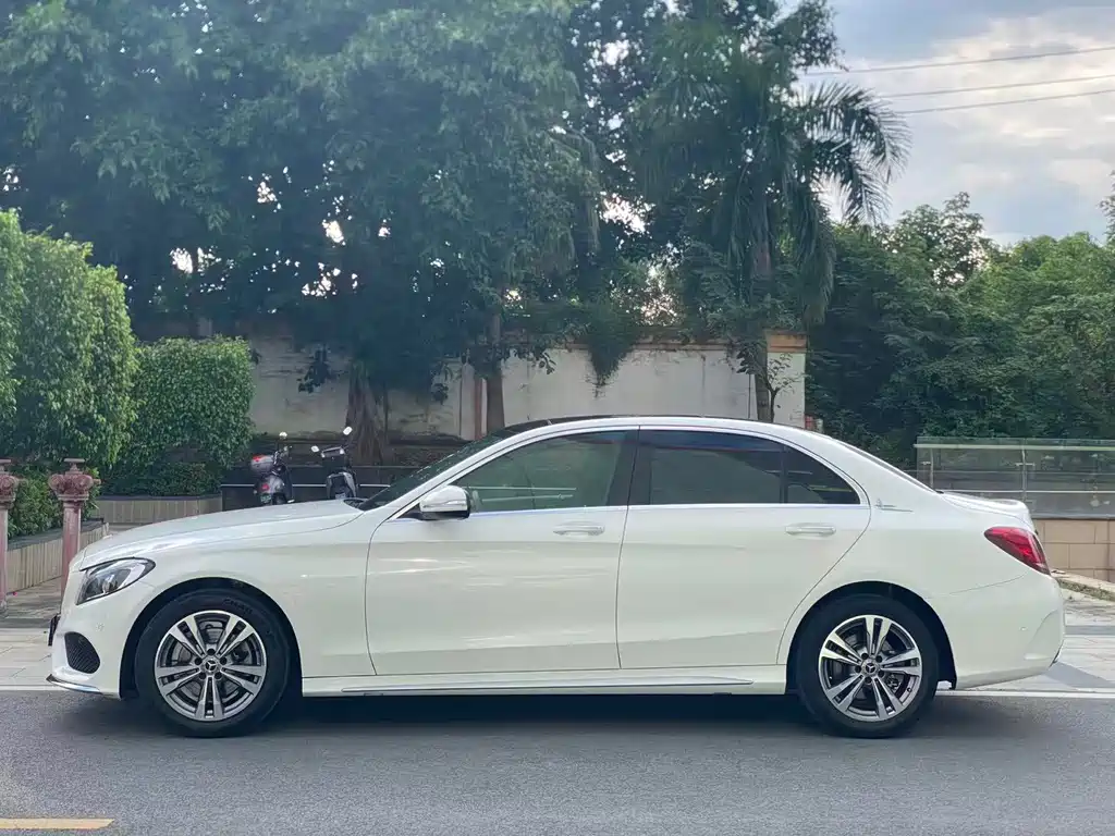 Mercedes-Benz C-Class — миниатюра 3