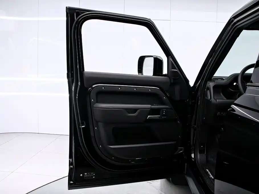 Land Rover Defender — миниатюра 12