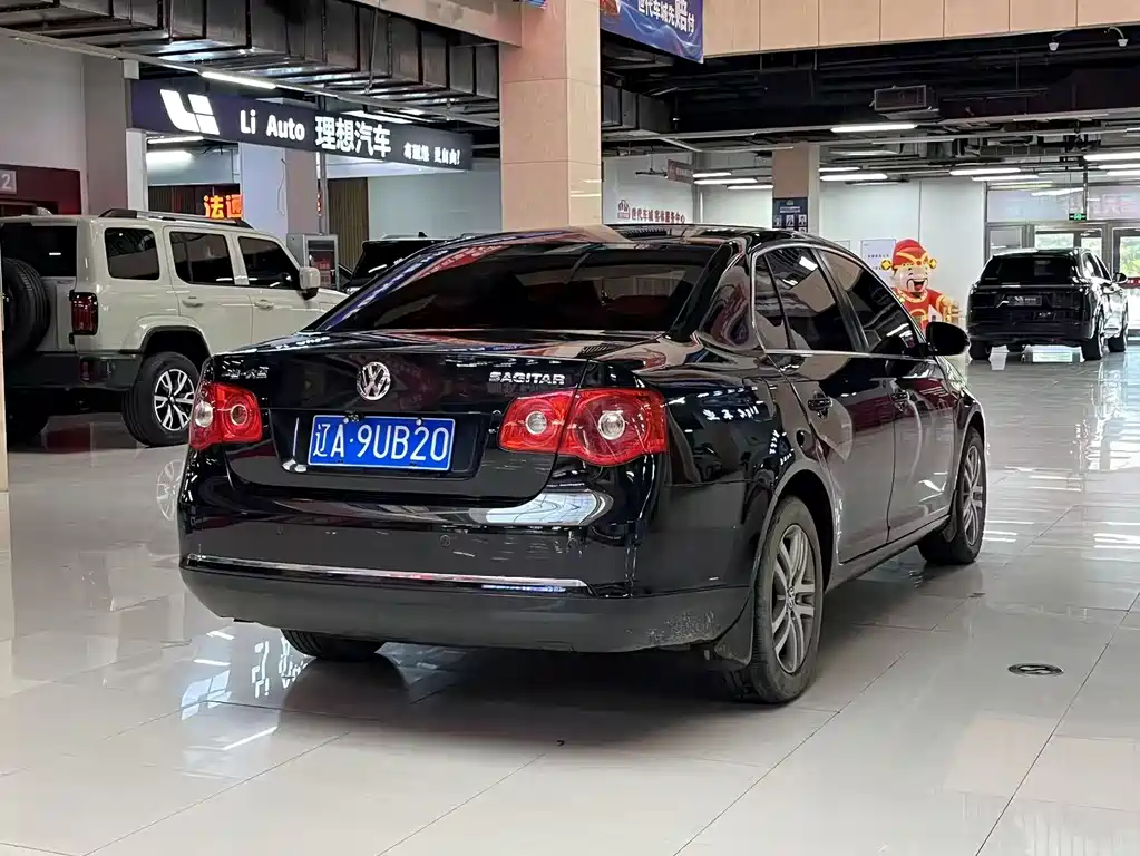 Volkswagen Sagitar 2011 1.6L AT Fashion