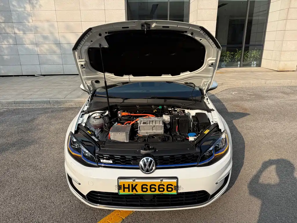 Volkswagen Golf EV — миниатюра 16