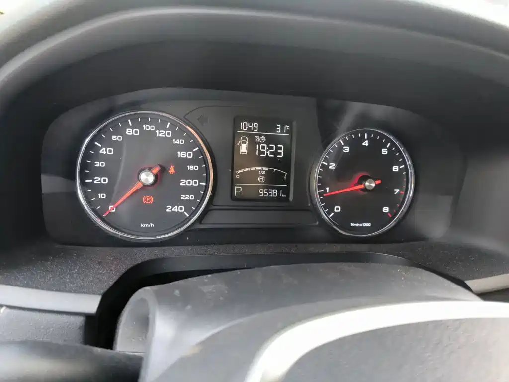 Roewe i6 Classic — миниатюра 8