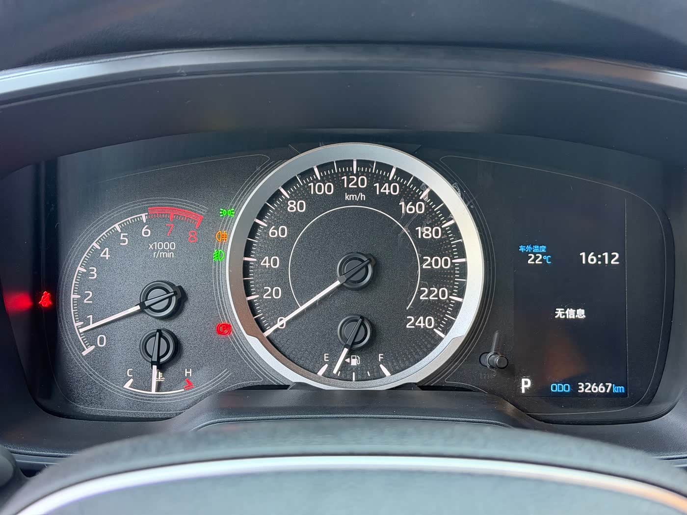 Toyota Corolla 1.2 л 2022 г. Белый, пробег 32599 км