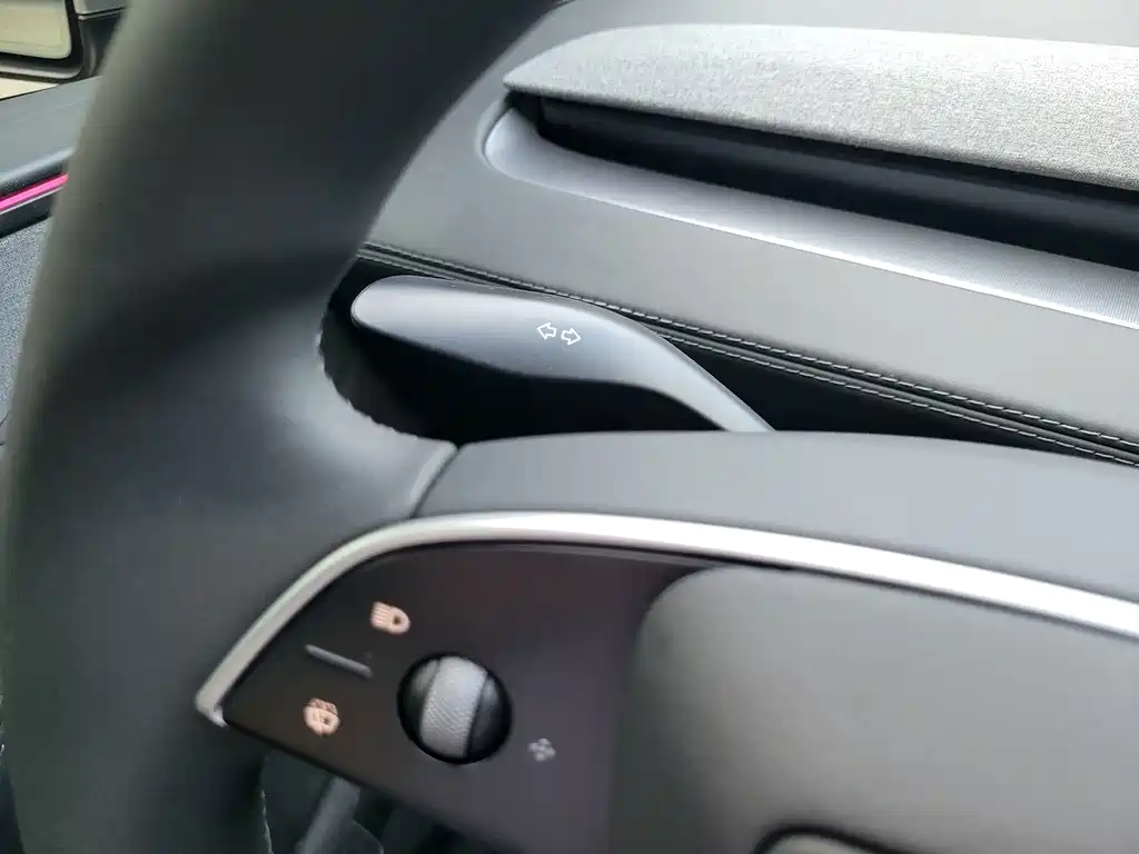 Tesla Model Y L — миниатюра 14