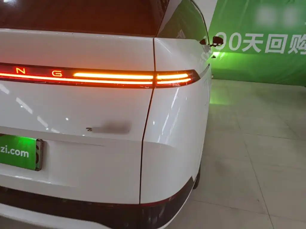 XPeng X9 — миниатюра 8