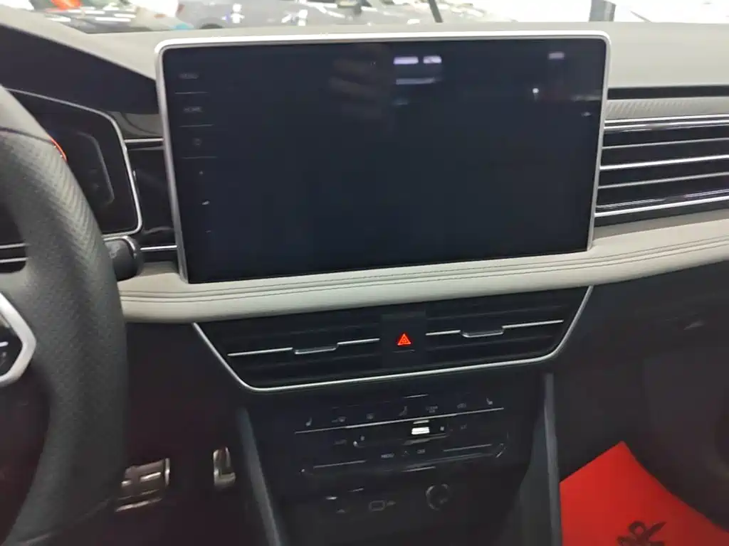 Volkswagen Tiguan L — миниатюра 13