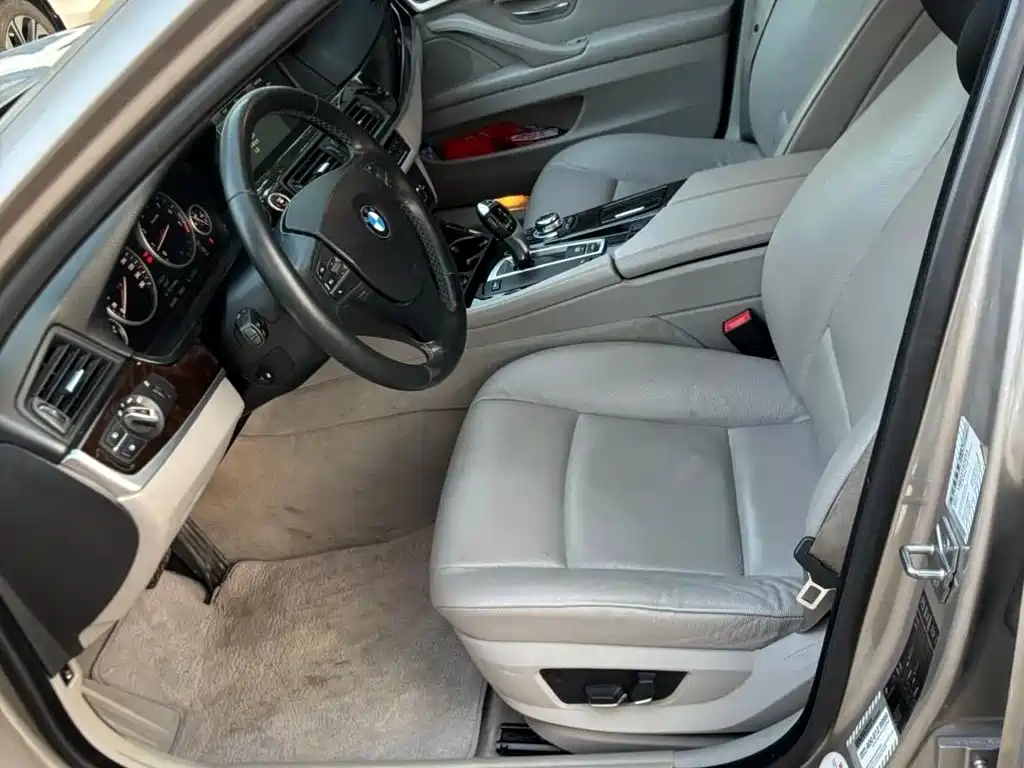 BMW 5 Series — миниатюра 4
