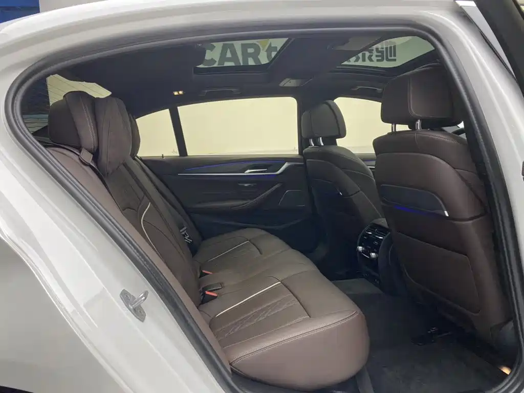 BMW 5 Series — миниатюра 21