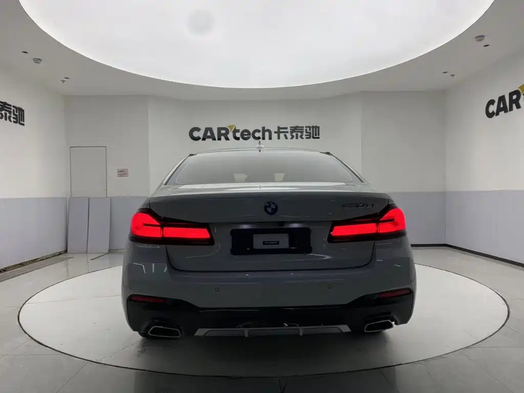 BMW 5 Series — миниатюра 6