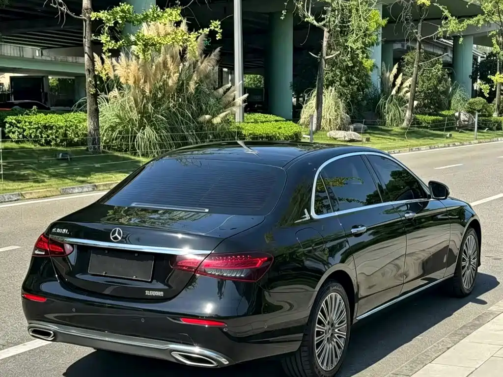 Mercedes-Benz E-Class — миниатюра 7