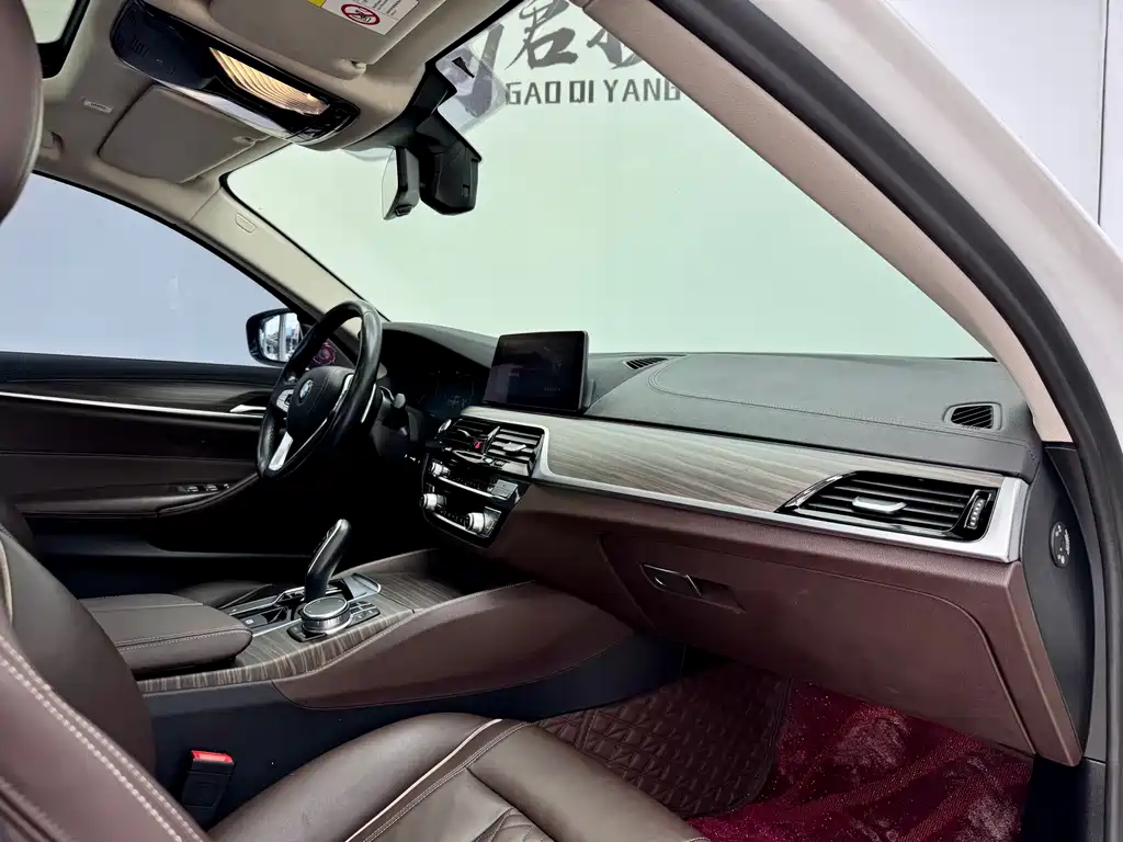 BMW 5 Series — миниатюра 15