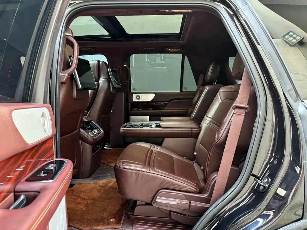 Lincoln Navigator — миниатюра 10