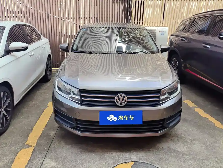 Volkswagen Santana — миниатюра 2