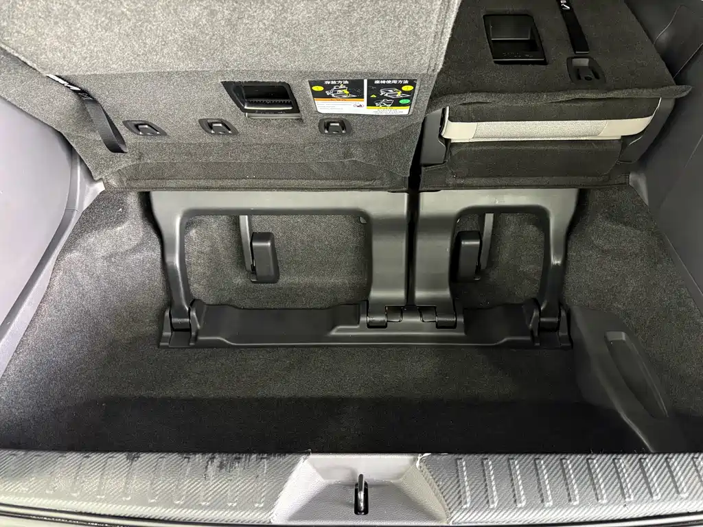 Toyota Sienna — миниатюра 27