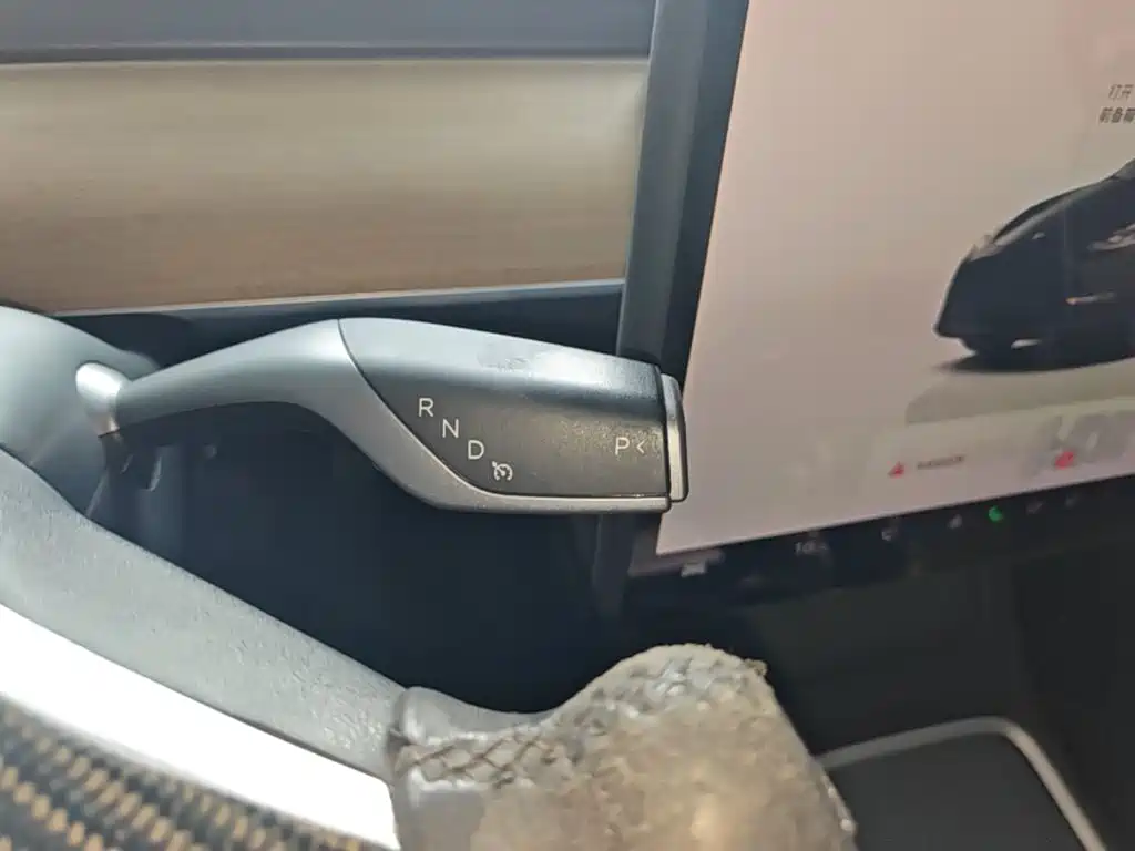 Tesla Model Y — миниатюра 14