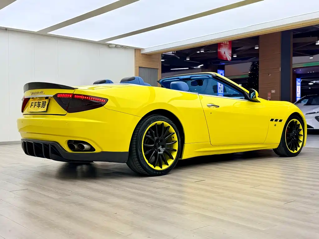 Maserati GranCabrio 2012 4.7L Sport