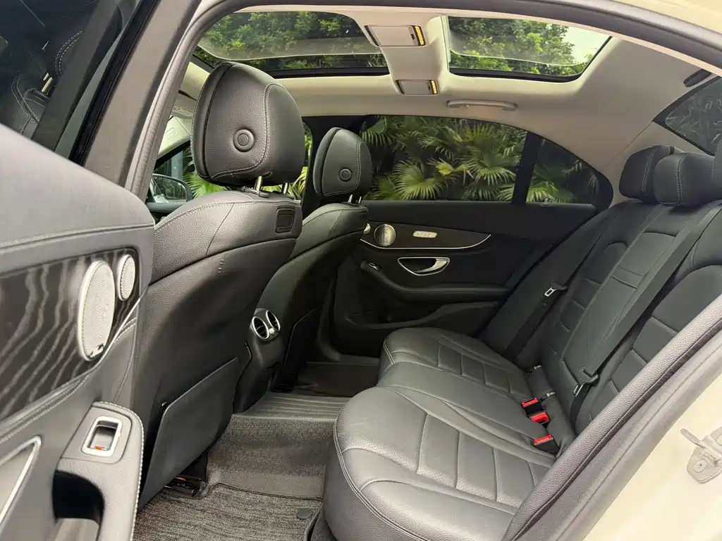 Mercedes-Benz C-Class — миниатюра 6