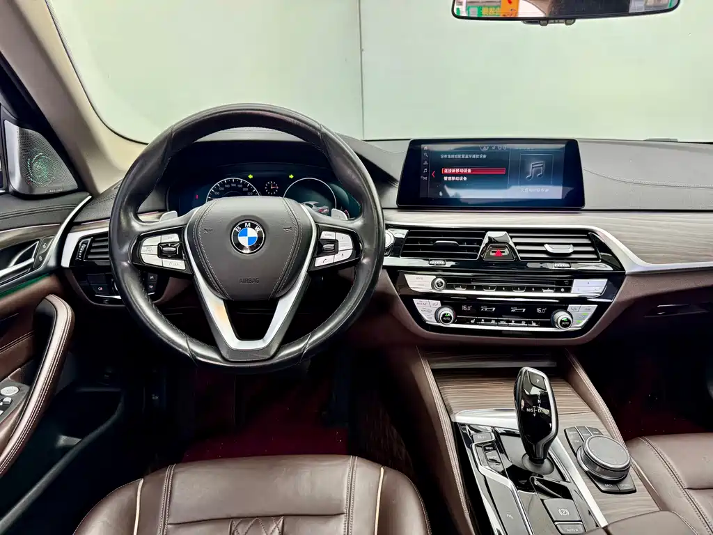 BMW 5 Series — миниатюра 19