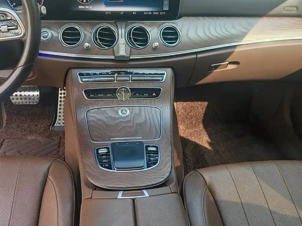 Mercedes-Benz E-Class — миниатюра 15