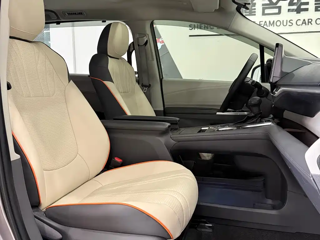 Toyota Sienna — миниатюра 11