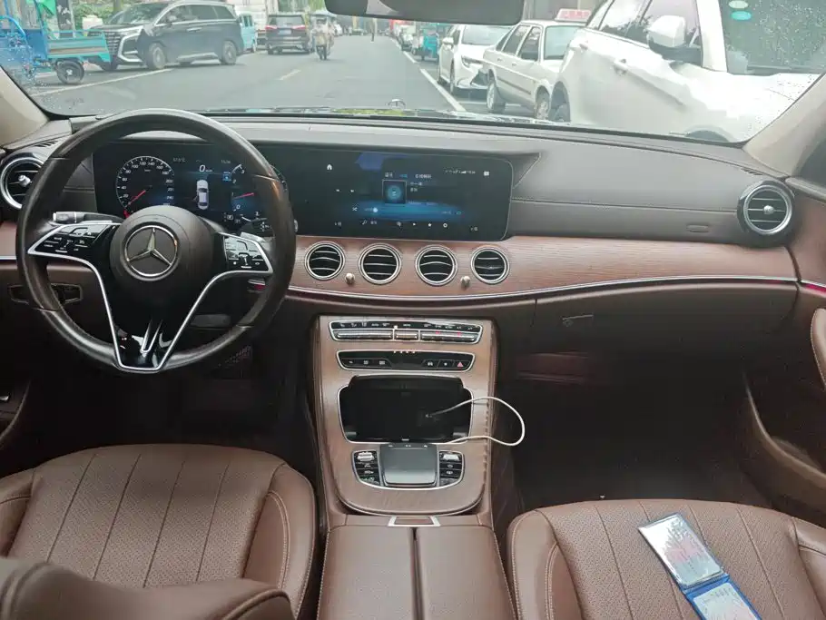 Mercedes-Benz E-Class — миниатюра 12