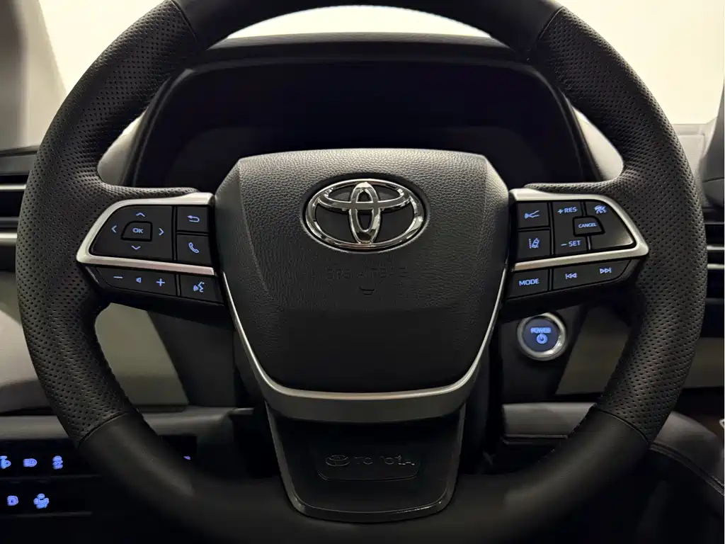 Toyota Sienna — миниатюра 14