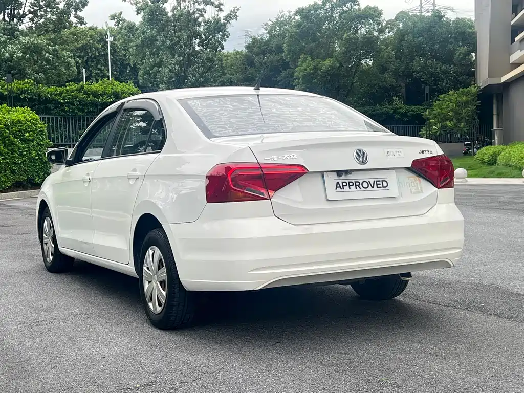 Volkswagen Jetta — миниатюра 6