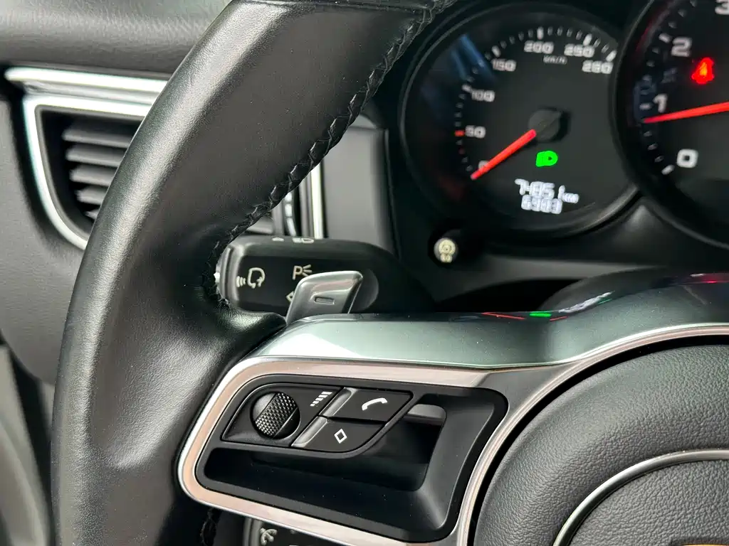 Porsche Macan — миниатюра 10