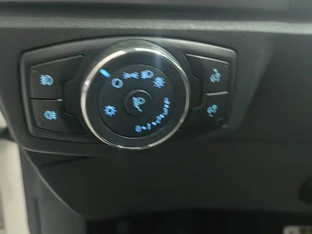 Ford Mondeo — миниатюра 12