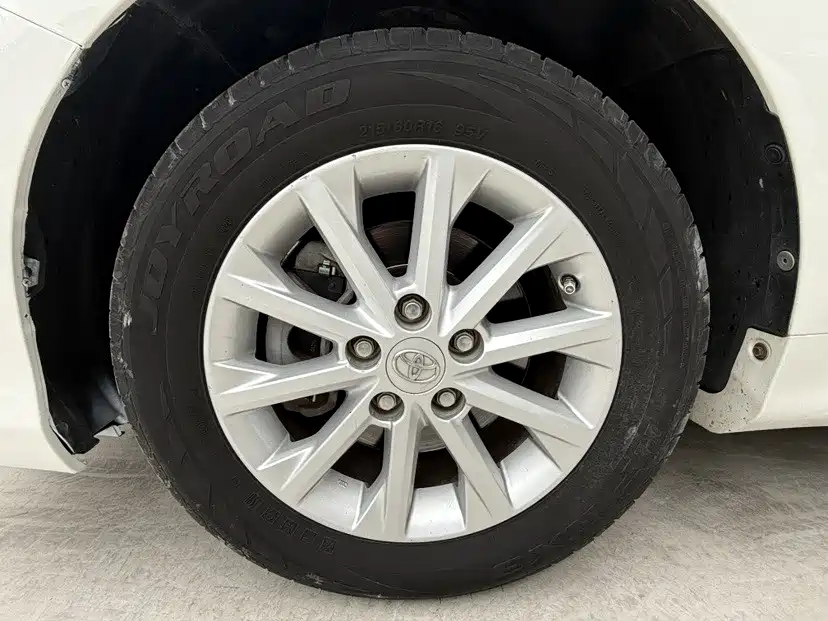 Toyota Camry — миниатюра 21