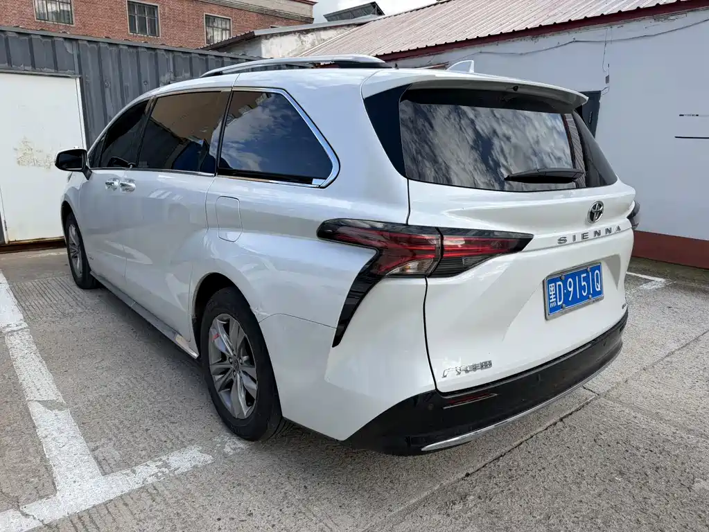 Toyota Sienna — миниатюра 6