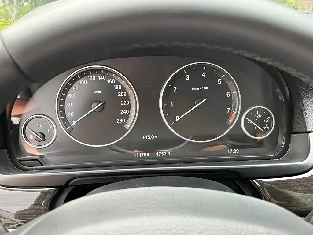BMW 5 Series — миниатюра 18