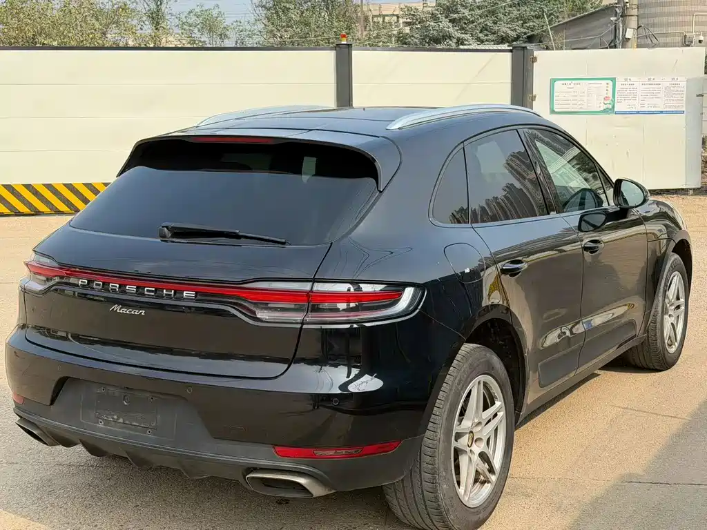 Porsche Macan — миниатюра 9