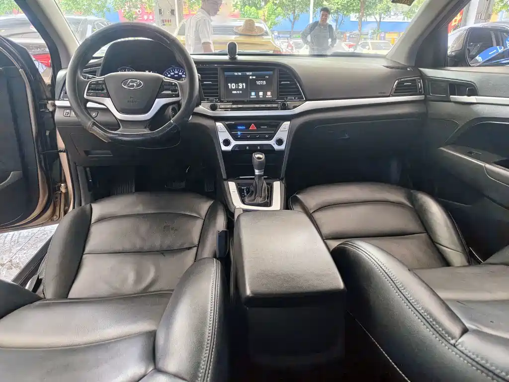 Hyundai Elantra — миниатюра 4