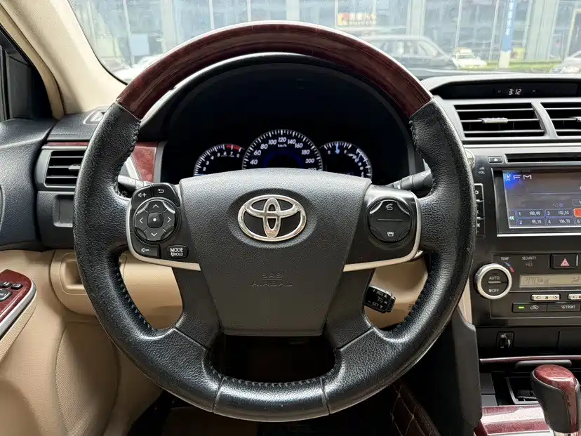 Toyota Camry — миниатюра 11