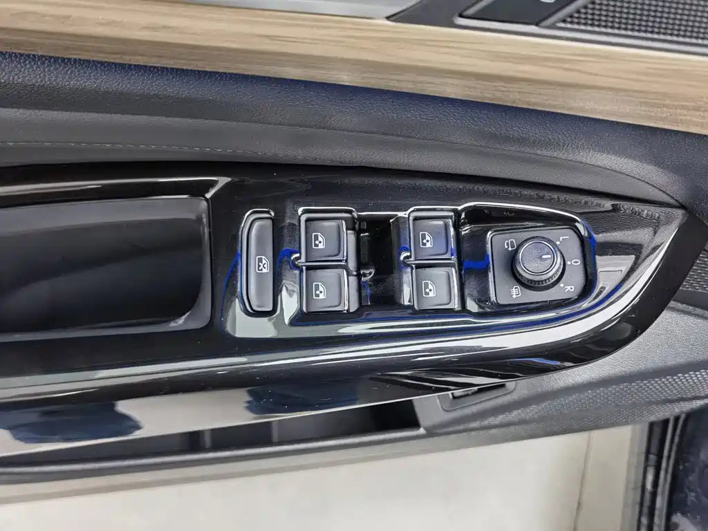 Volkswagen Passat PHEV — миниатюра 9