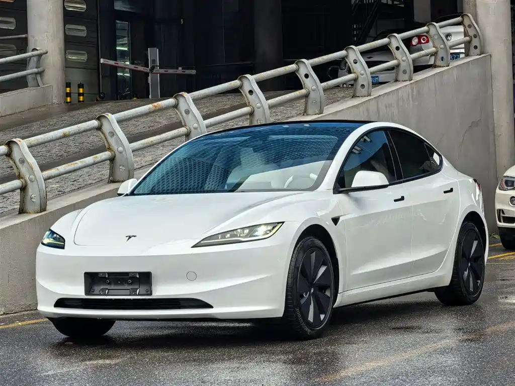 Tesla Model 3 2025